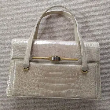 크로커다일 엠보 백