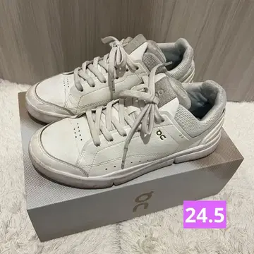 THE ROGER Centre Court 화이트