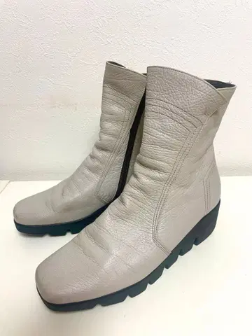 새상품급 숏부츠 우사기야 보행 편한 신발 그레이지