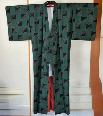 기하학 패턴의 이중 기모노