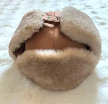 niko and - 베이지 인조 모피 플라이트 캡