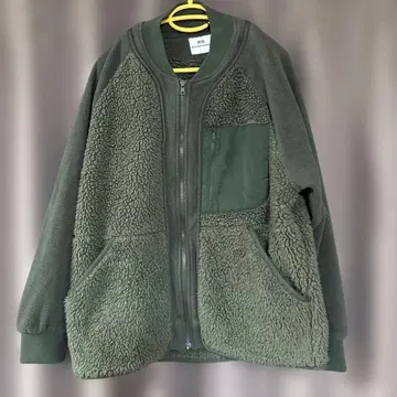 유니클로 화이트 마운티니어링 플리스