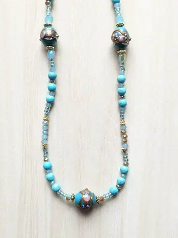 터콰이즈색 유리 비즈 목걸이