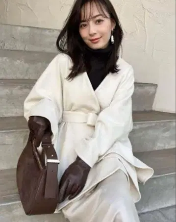 주말 한정판 [새상품급] 어뉴언스 울 케이프 코트