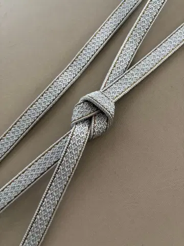 연한 하늘색 x 브론즈 골드 순수 실크 허리띠 새상품급