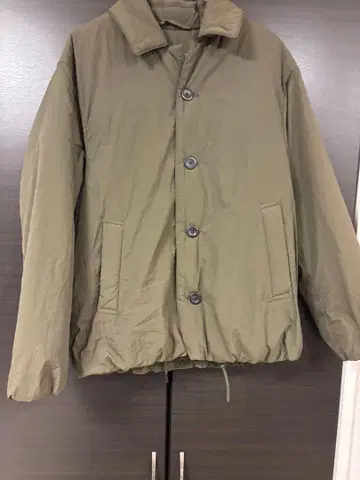 GU 올리브색 다운 자켓 버튼식