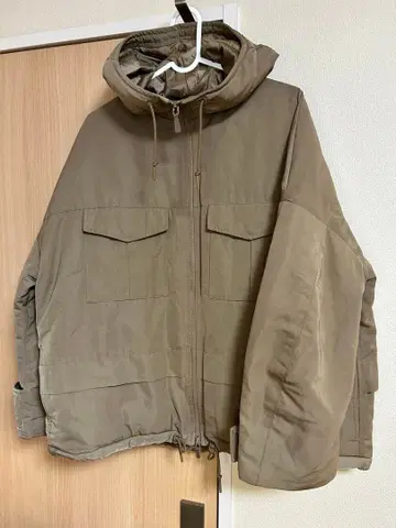 유니클로 화이트 마운티니어링 하이브리드 다운 오버사이즈 파카 M