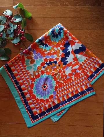 45R 실크 트윌 레지멘탈 타일 대형 보자기 스카프 다시 / 색스