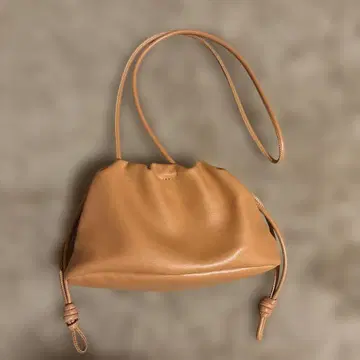 Marie Miller 가죽 숄더백 새상품