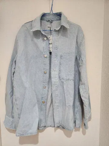 미사용 새상품 택 포함 ZARA 라이트 블루 데님 자켓 M 사이즈