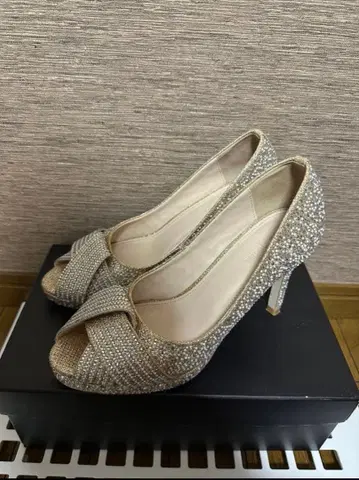 그레이스 콘티넨탈 결혼식용 펌프스 핀힐 36