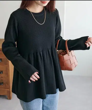 Discoat 블랙 페플럼 니트 긴팔 M 사이즈