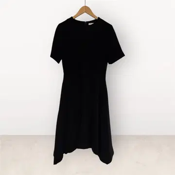 [ FRAY.I.D ] 블랙 반팔 무릎 기장 원피스