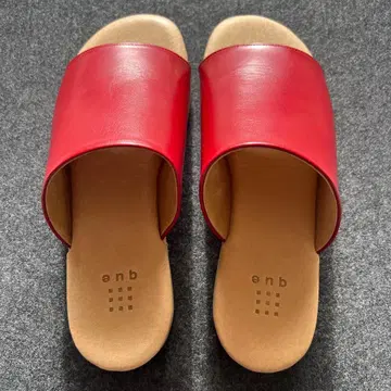 [ 새상품급 ] que 큐 빨간색 샌들 소가죽 샌들 가죽 샌들