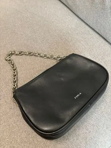 FURLA 블랙 가죽 핸드백