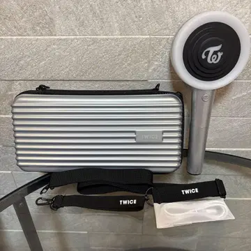 미사용에 가까운 TWICE 응원봉 실버 케이스 포함