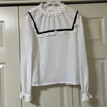 MILK 프릴 장식 화이트 블라우스 밀크