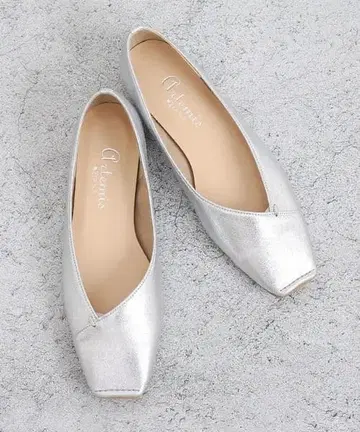 artemis byDIANA 한쪽 발 150g 초경량 스퀘어토 플랫슈즈