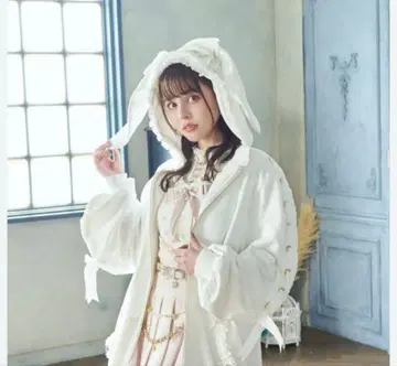 LIZLISA 리즈리사 토끼 귀 레이스업 슬리브 후드티 화이트