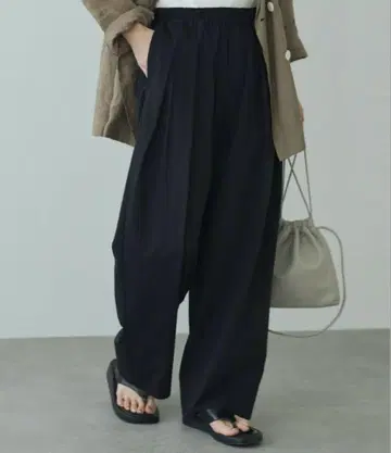 [택 포함 새상품] 퓨어세신 투 턱 허리밴딩 스트레치 팬츠 블랙