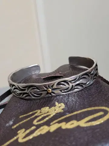 BIG HAND 빅 핸드 뱅글