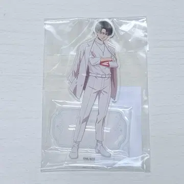 진격의 거인 리바이 아크릴 스탠드 화이트 코디