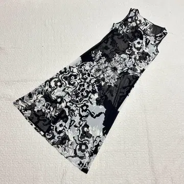 사뮤엘 흑백 플라워 프린트 슬리브리스 원피스 비침 a1758