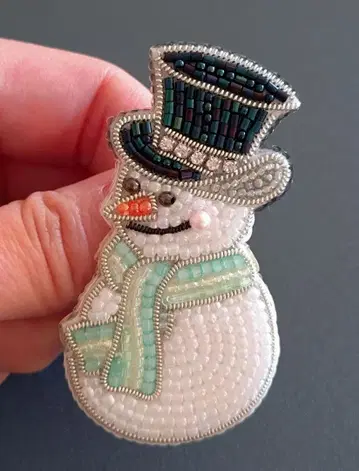 핸드메이드 비즈 자수 브로치 - 눈사람 실크 햇
