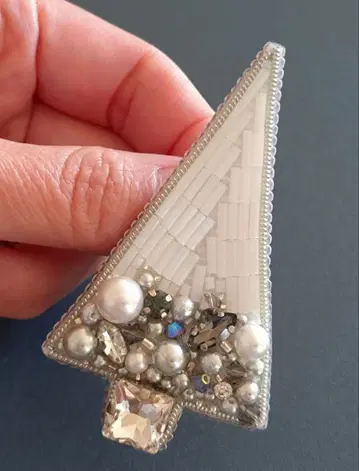 핸드메이드 비즈 자수 브로치 - 크리스마스 트리 B 실버