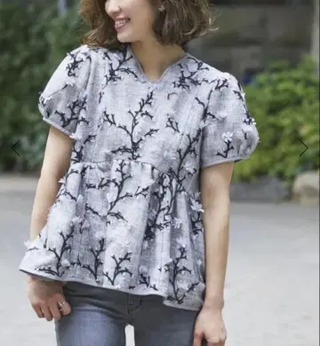 seventen 세븐텐 트위드 자수 상의 (그레이)