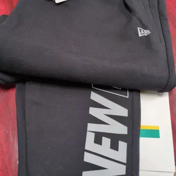 NEW ERA 블랙 스웨트 팬츠