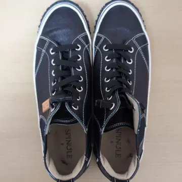 SPINGLE 블랙 스니커즈 일본제 24.5 남녀 공용