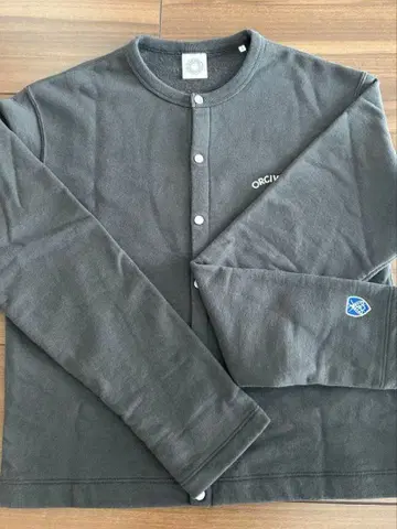 오르치발 코튼 긴팔 가디건 다크 그레이 실버 스냅