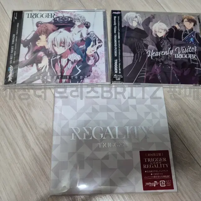 아이나나 트리거 1st 앨범+싱글 2개 판매