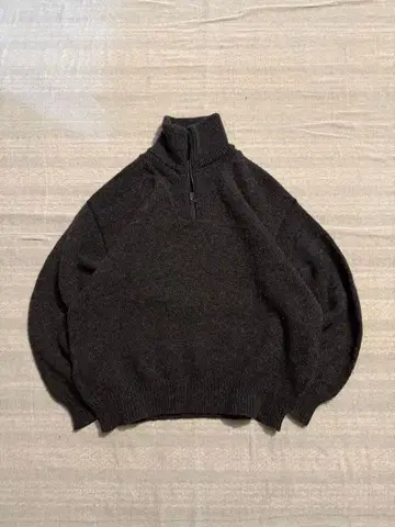 80d MONOGRAM 하프 지퍼 니트 다크 그레이 스웨터