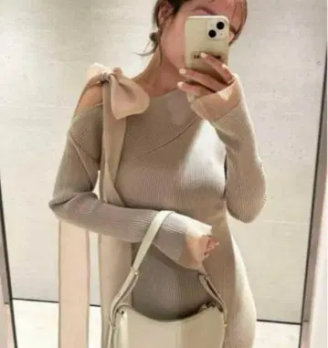 snidel 숄더 리본 비대칭 니트 원피스 핑크 베이지