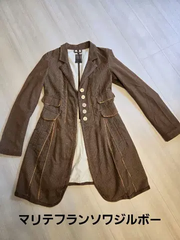 마리떼 프랑소와 저보 브라운 코트