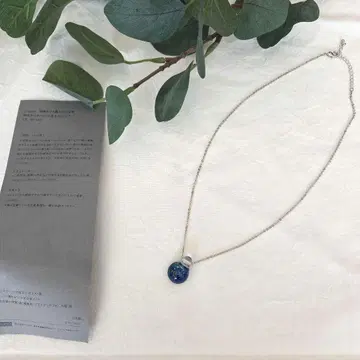 펠리시모 숙련 유리 장인의 수작업 군청색으로 반짝이는 우주 구슬 목걸이