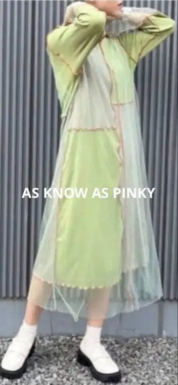 아즈노우아즈 핑키 멜로가 흐르는 set op 튤 절개 니트 원피스