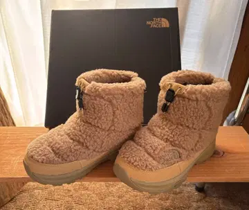 THE NORTH FACE 눕시 부티 숏 플리스 켈프탄 23cm