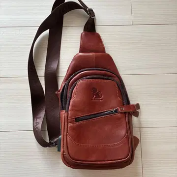 [택 없음 미사용품] laoshizi 가죽 슬링 백 USB 포트 포함