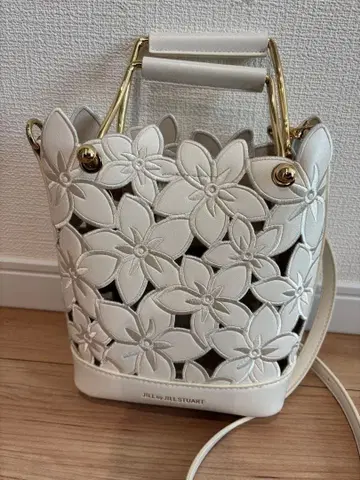 JILL by JILLSTUART 플라워 컷 아웃 숄더백