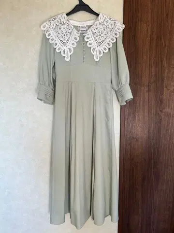 [택 포함 새상품] Noela 옷깃 레이스 플리츠 원피스