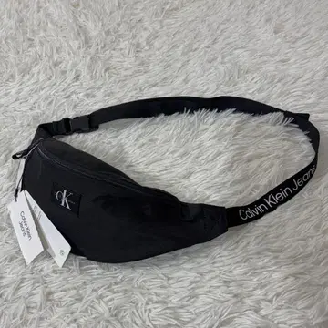 미사용 택 포함 Calvin Klein Jeans 바디백 블랙