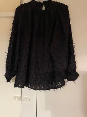 샤기 블라우스 블랙