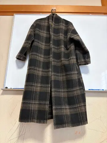 울 혼방 체크 무늬 롱 코트