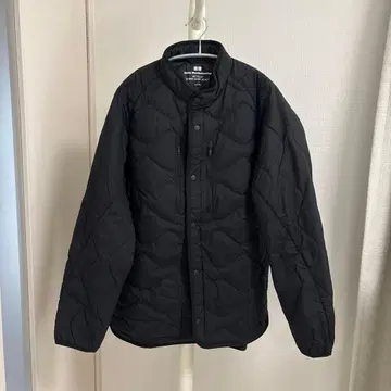 유니클로 화이트 마운티니어링 리사이클 하이브리드 다운 자켓