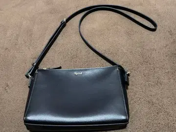 agnis b. 블랙 가죽 숄더백