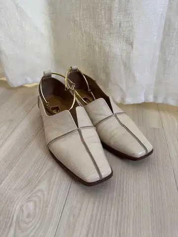 LEATHER SQUARE CROSS SEAM FLAT