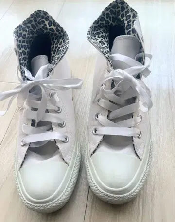 CONVERSE 화이트 인힐 하이컷 스니커즈 24.5